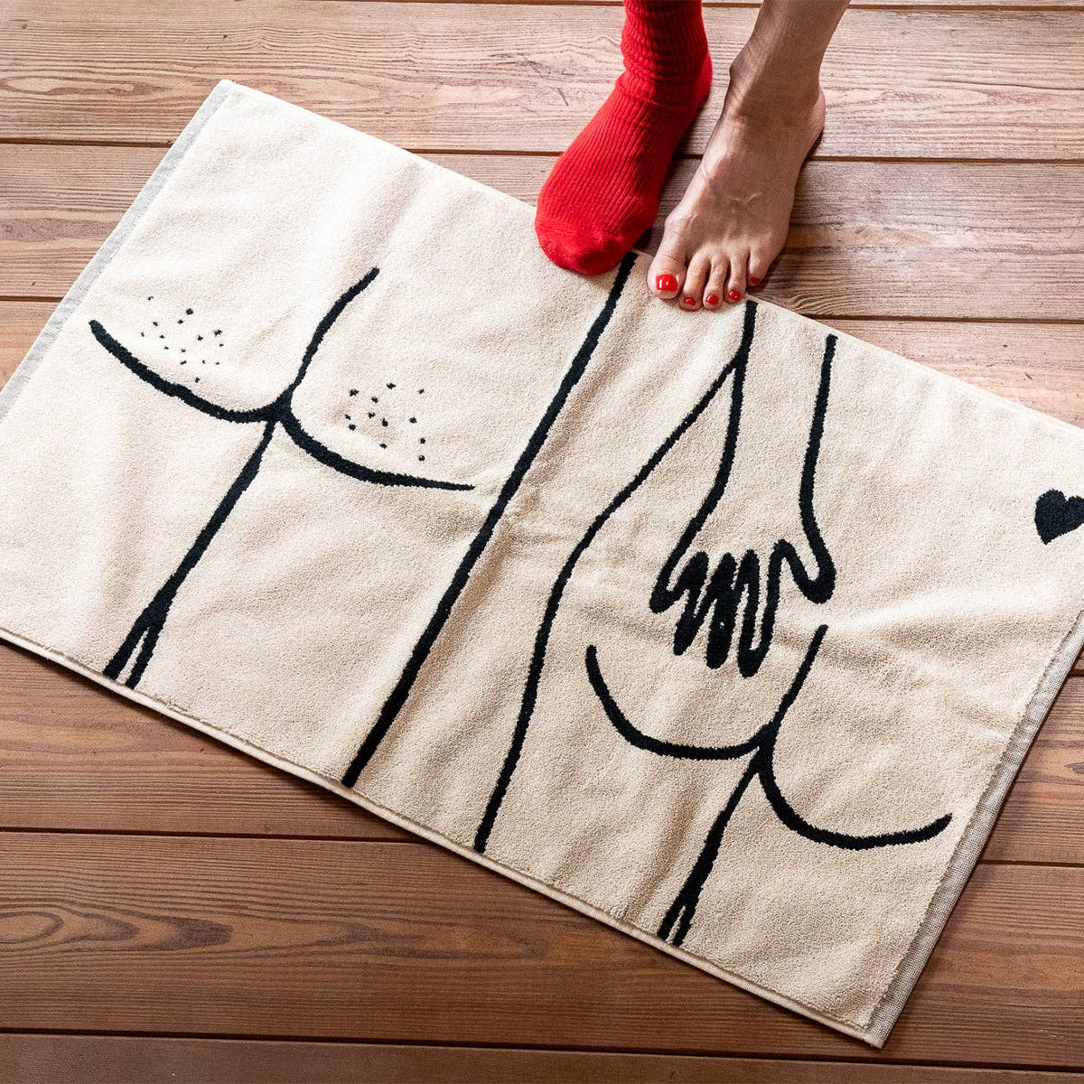 Bath mat naked couple back