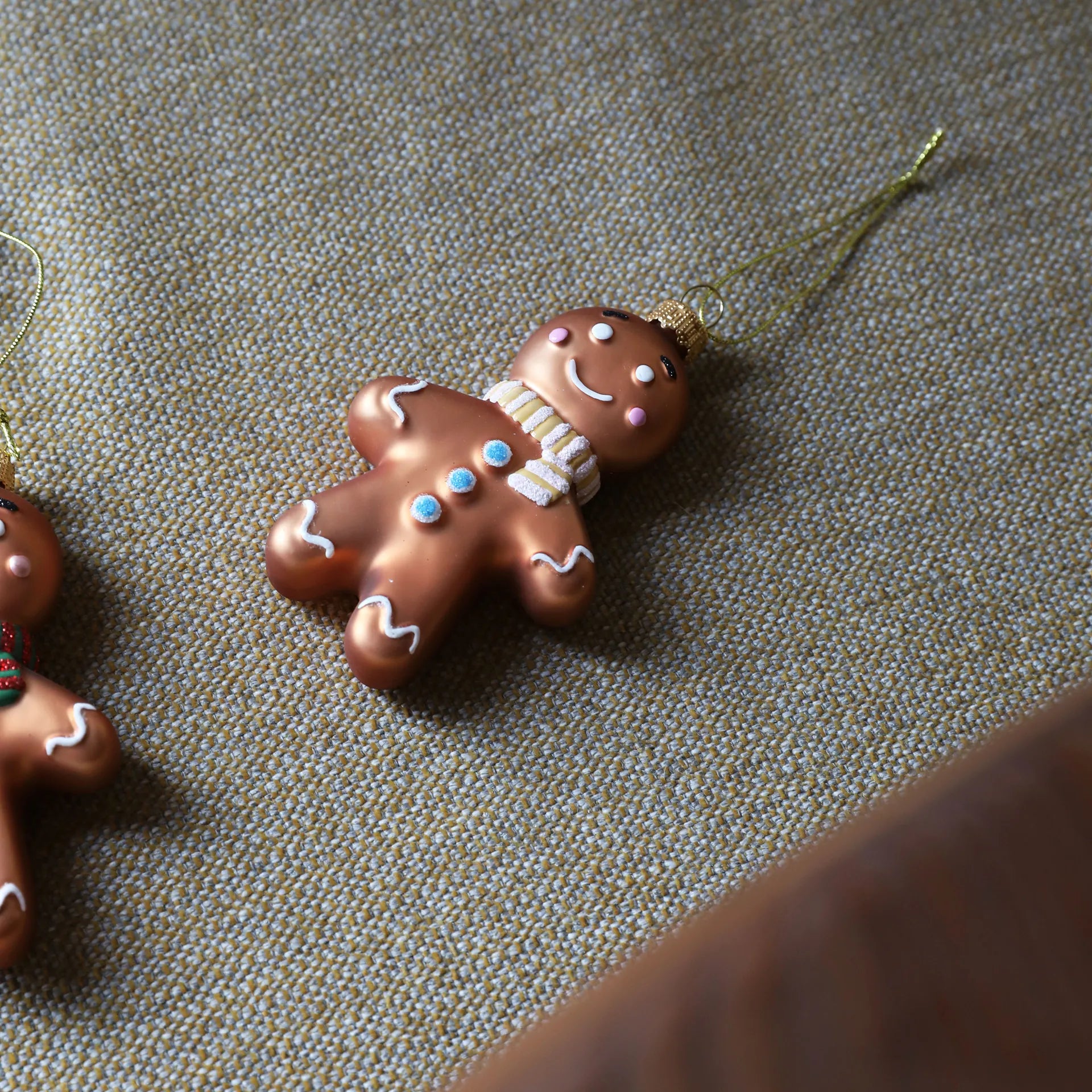 Ornament gingerbread pink